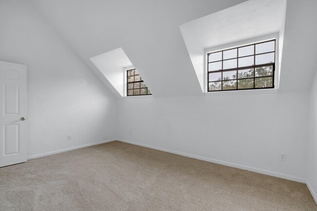 Building Photo - 1305 Cross Creek Cir