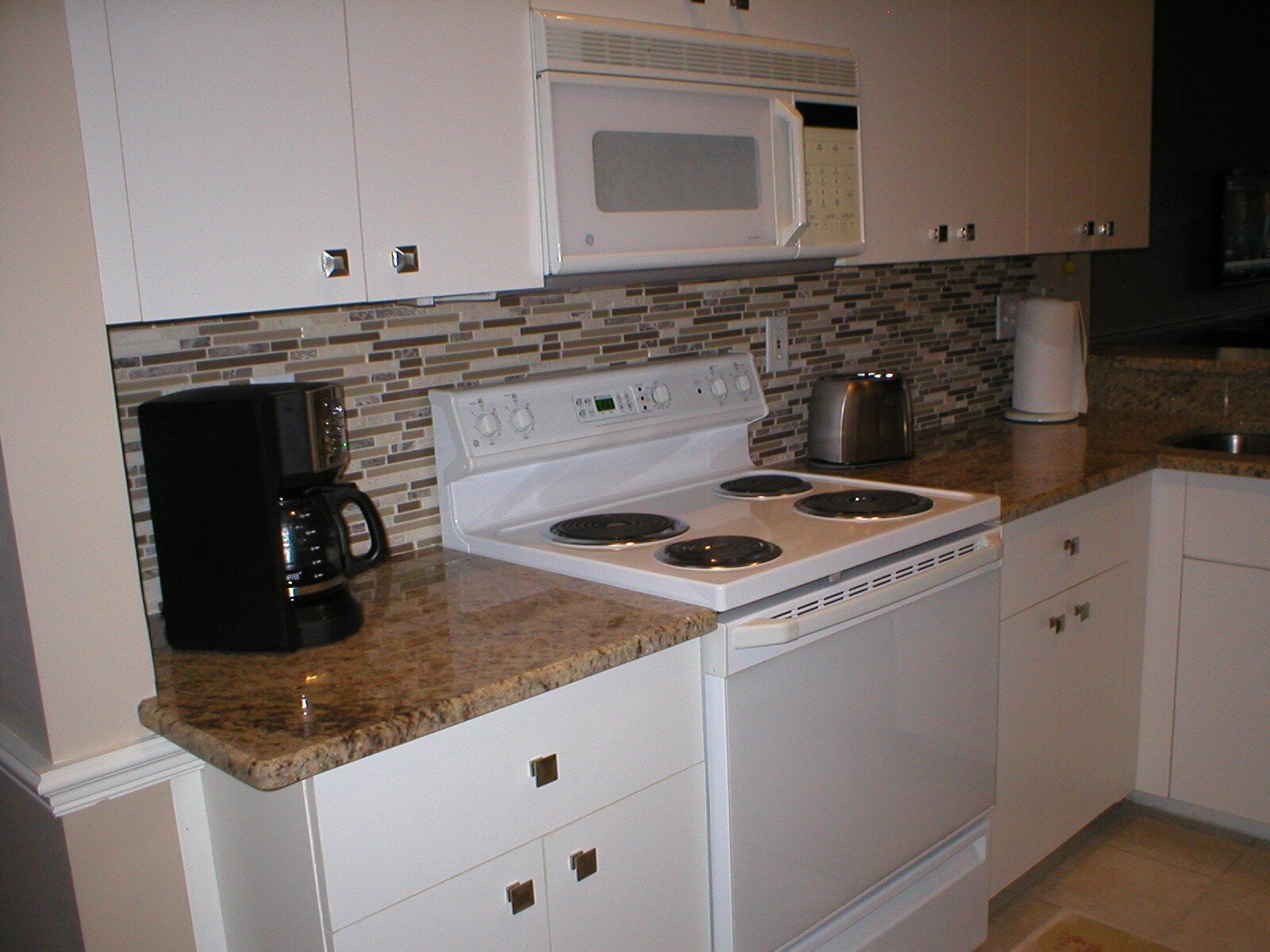 Building Photo - 21180 Country Creek Dr