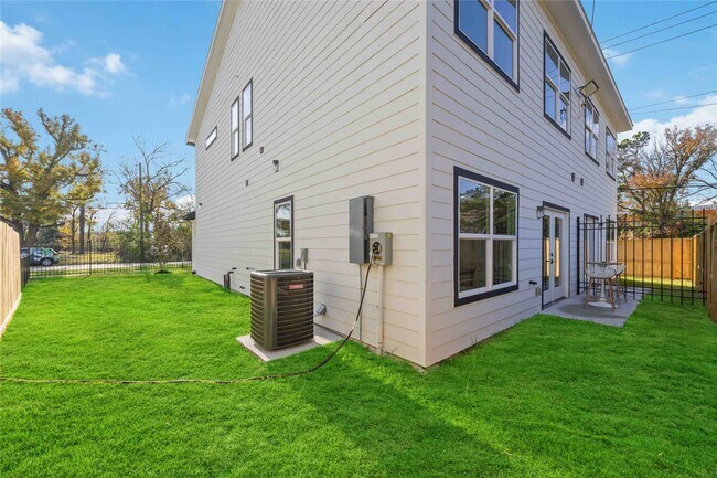 Building Photo - 7117 Springdale St