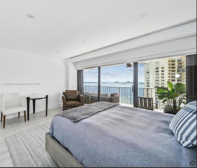 Building Photo - 1800 NE 114th St