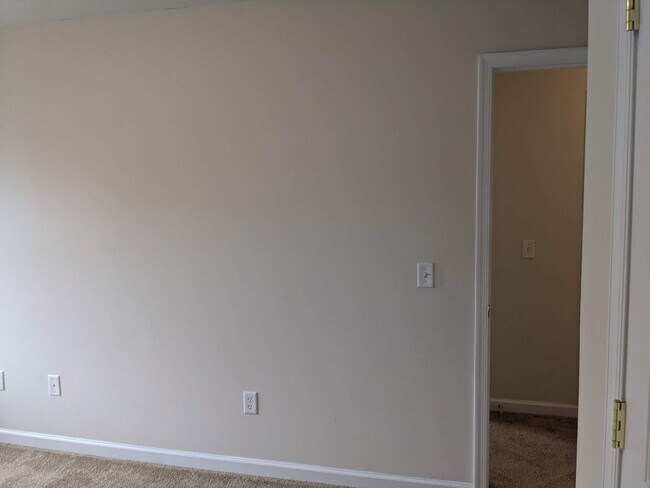 Building Photo - 3 Bedroom Townhouse for Rent in Waynesboro!