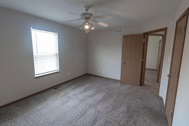 Building Photo - 3611 Zinnia Dr