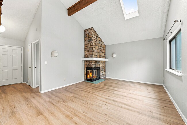 Building Photo - 6242 Willow Ln