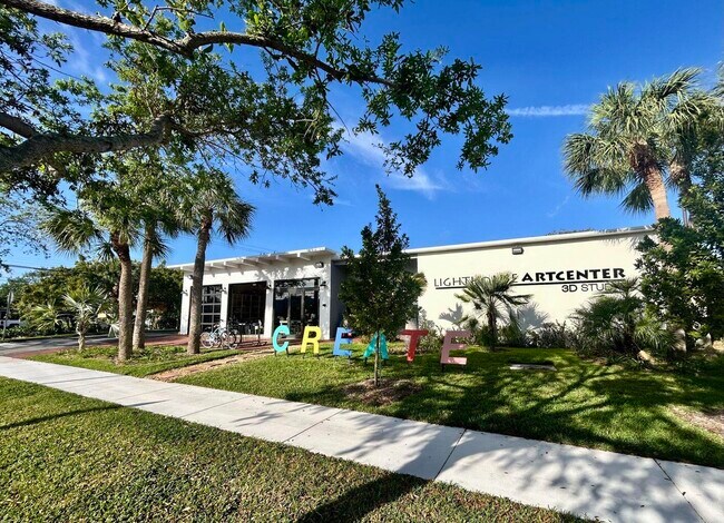 Building Photo - 331 Tequesta Dr