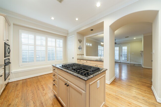 Building Photo - 6318 Elm Ct