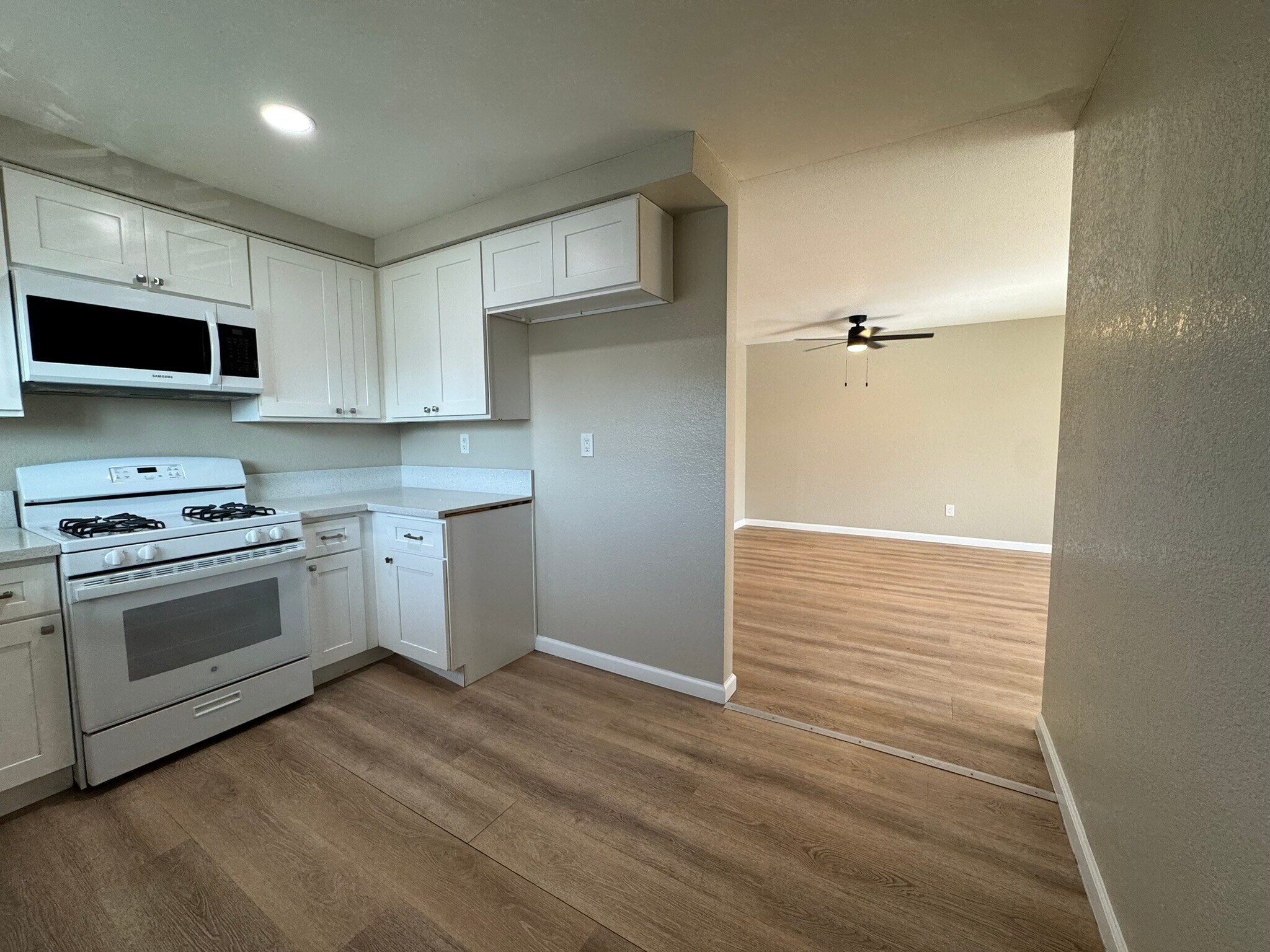 Kitchen - 1117 Oxford Dr