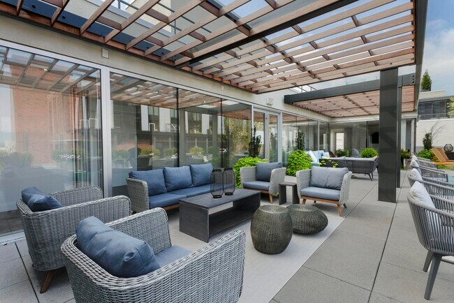 Building Photo - 148 1st St