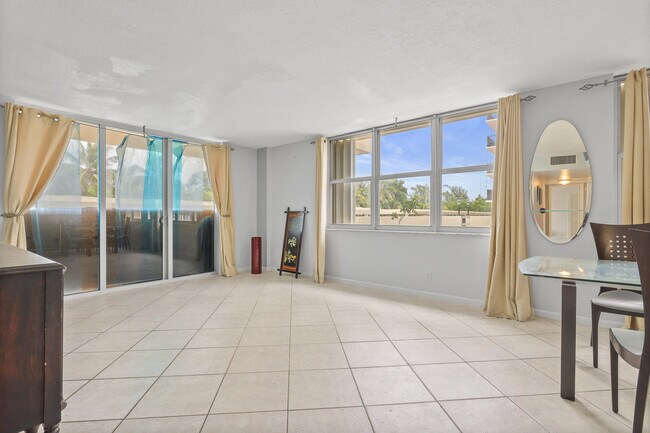 Building Photo - 2121 N Ocean Blvd