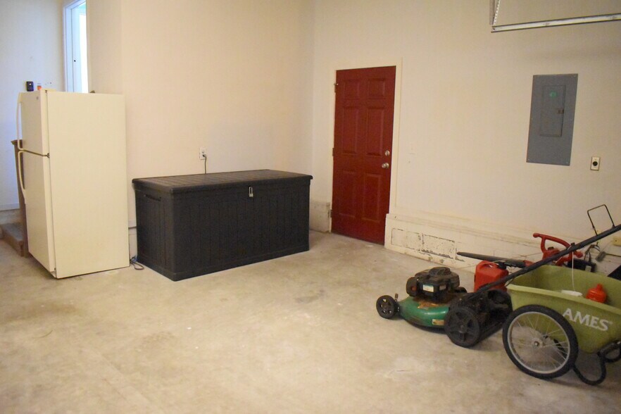 Building Photo - 7002 Hallstead Ct