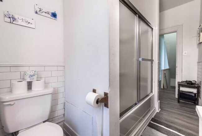 Building Photo - Renovated 3BR in South Side Flats | 100 Walk Score | In-Unit Laundry