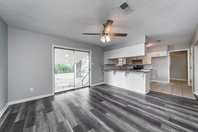 Building Photo - 17 Chalet St