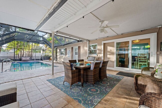 Building Photo - 1341 Bayview Dr