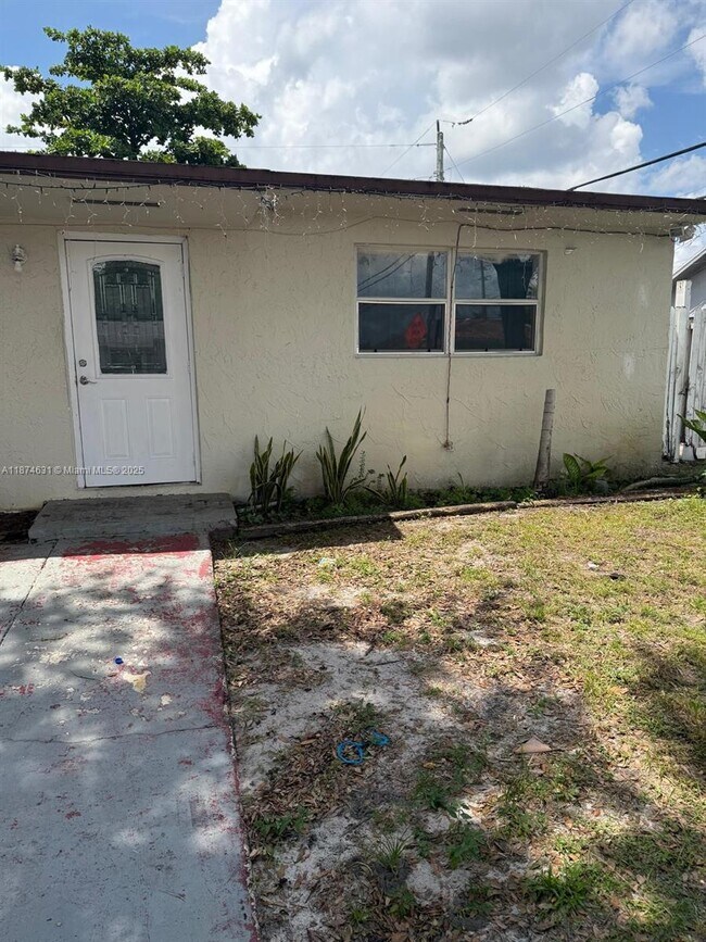 Building Photo - 1710 SW 97th Terrace