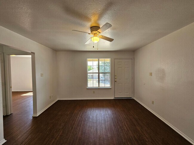 Building Photo - 3407 Toledo Dr