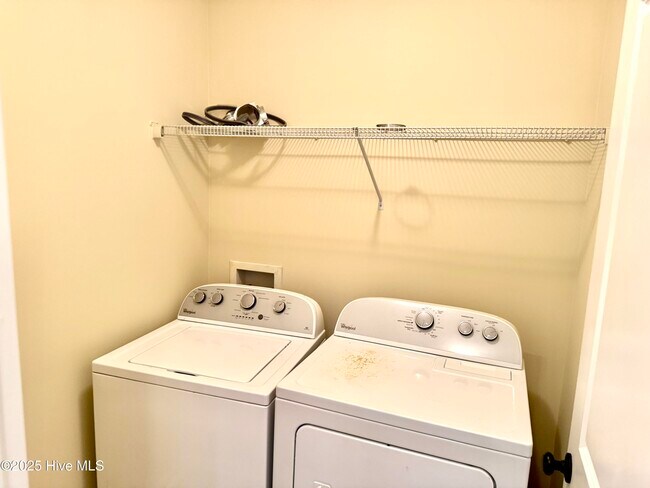 Building Photo - 3661 Thornbrook Dr