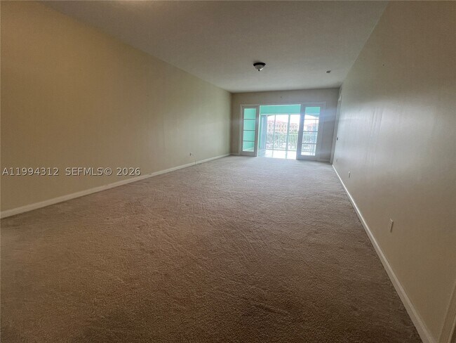 Building Photo - 5 FL-5