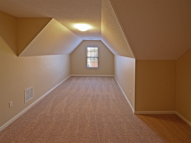 Building Photo - 3 bed, 2.5 bath near Shelby Farms