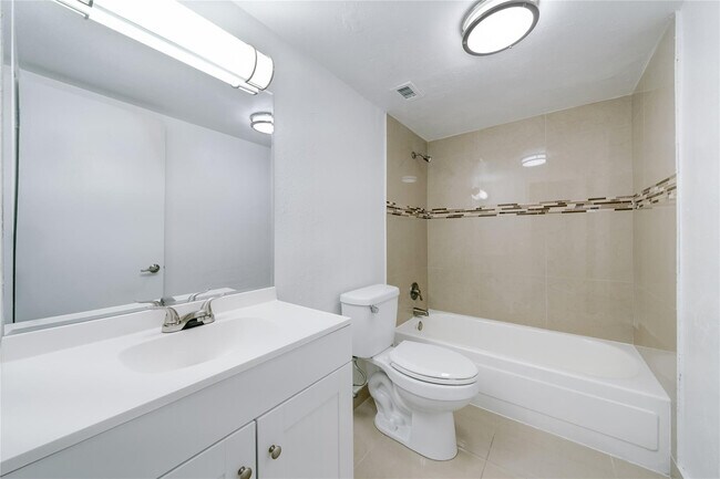 Building Photo - 9001 SW 77th Ave