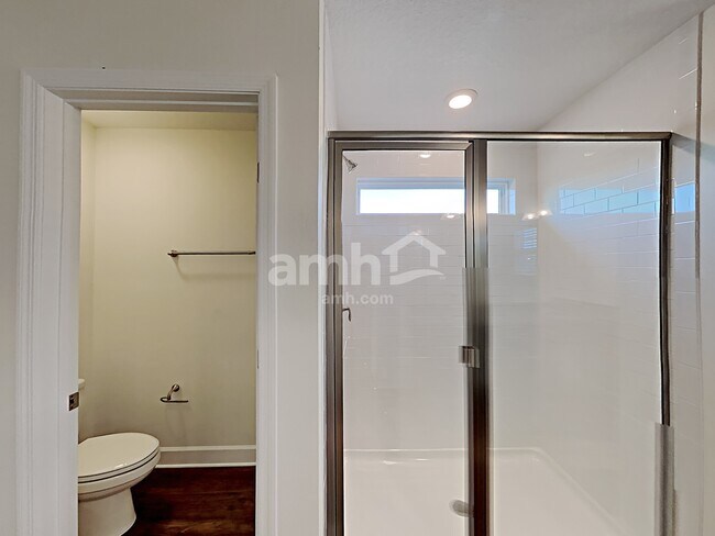 Building Photo - 1001 Walden Pond Dr