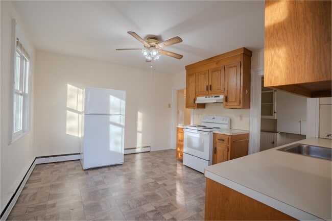 Building Photo - 128 Millville Ave