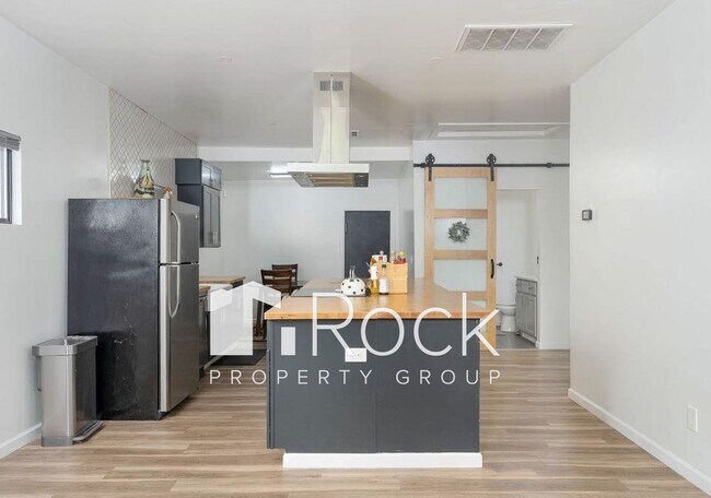 Building Photo - Contemporary 2 Bedroom plus Office/Bonus Room with Loft near Uptown and Plaza Districts   ~One Mo...