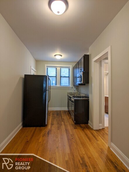 Building Photo - 4034 N Ashland Ave
