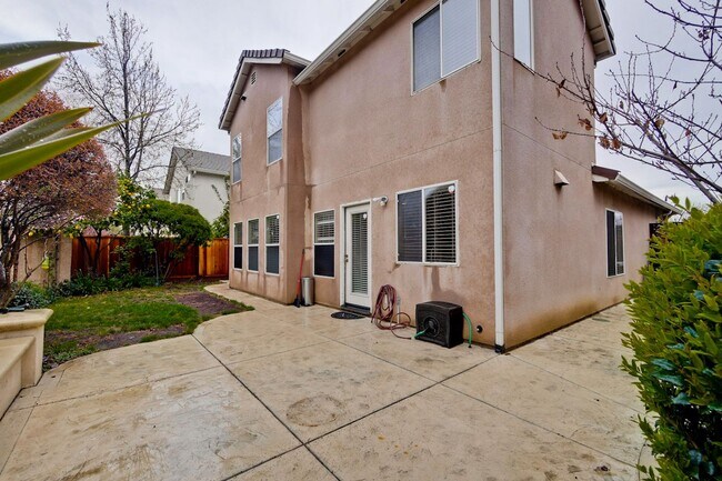 Building Photo - Awesome 3 Bedroom  Home Near Rivermark Plaza!