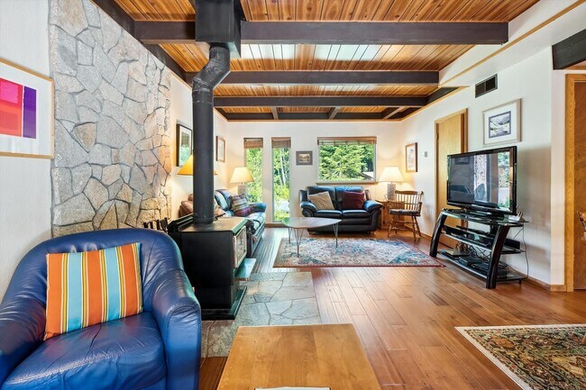 Building Photo - Alpine Meadows 3 Bedroom ski lease on Mineral Springs