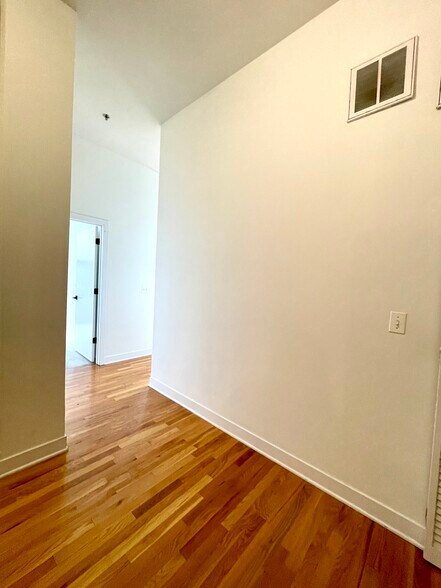 Building Photo - 2 S Leavitt St