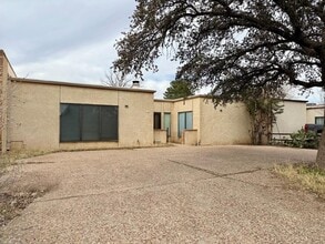 Building Photo - Home For Rent