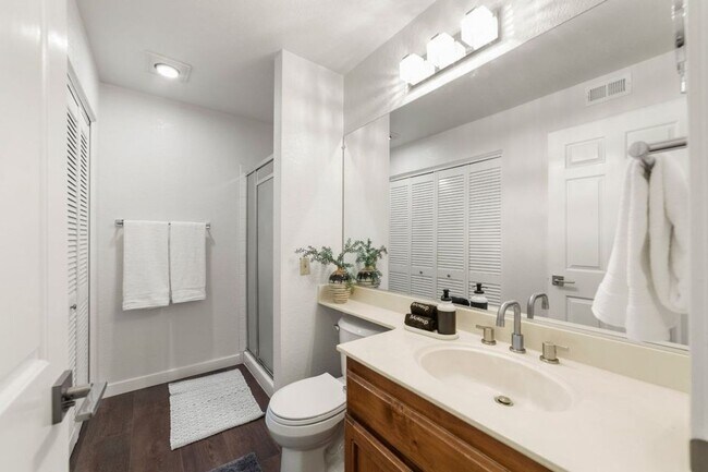 Building Photo - 2280 Hurley Way