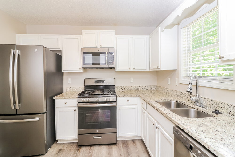 Building Photo - 425 River Trace Dr