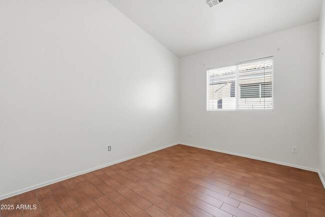 Building Photo - 2059 E Huron Ct