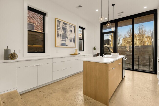Building Photo - Modern Luxury in the Heart of Logan Circle