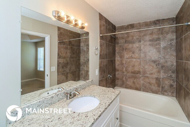 Building Photo - 1826 Killarney Dr SW