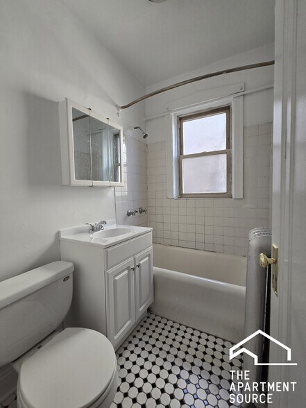 Building Photo - 2956 W Belle Plaine Ave