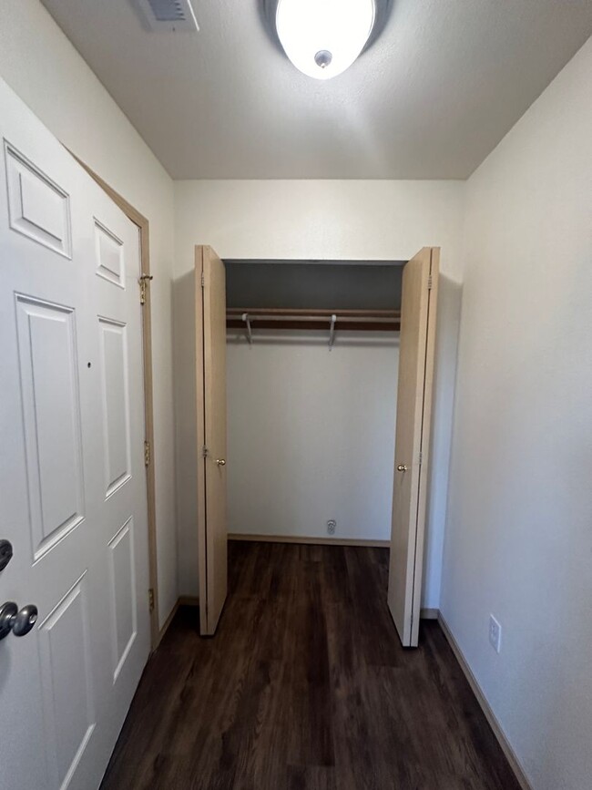 Building Photo - 3 bed/2 bath in Richland featuring newer p...