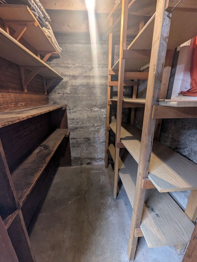 Building Photo - 312