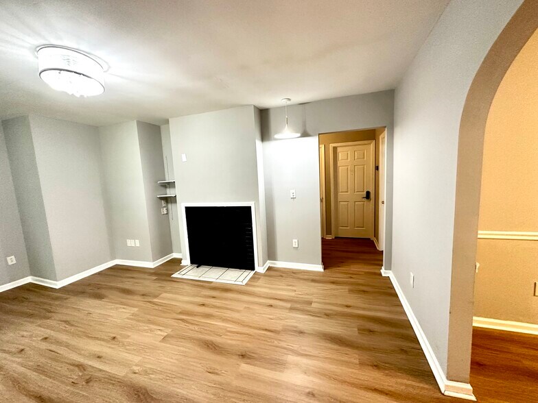 Building Photo - 2111 Highland St