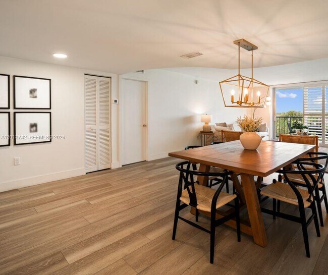 Building Photo - 210 Seaview Dr