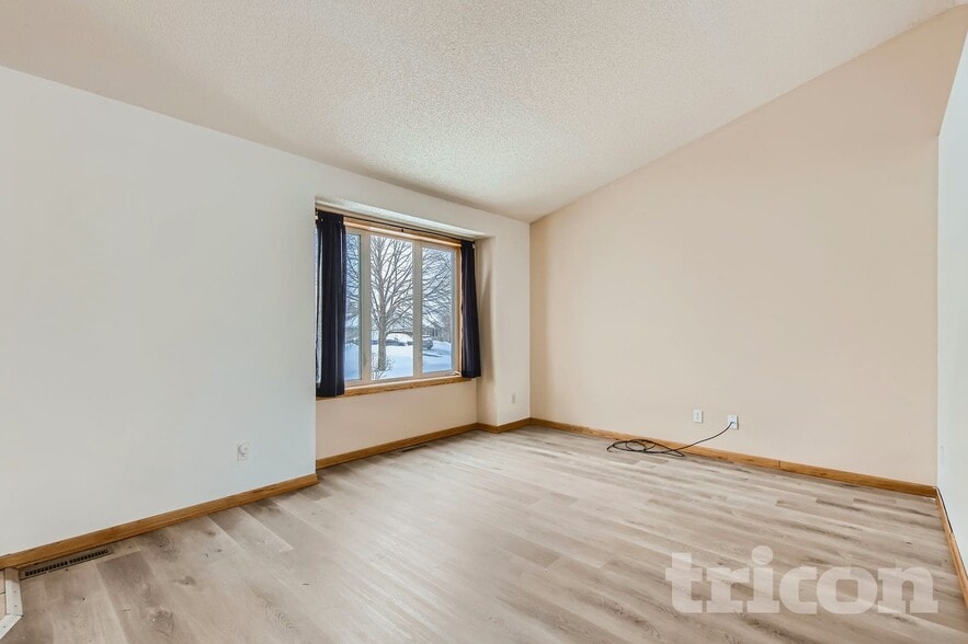 Building Photo - 1080 Kilbirnie Rd