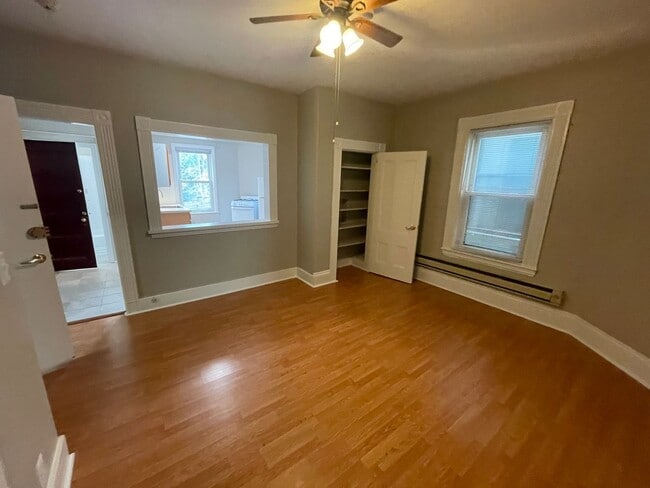 Building Photo - One Bedroom ** Newton Highlands Village ~ MBTA GL-D