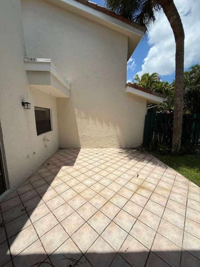 Building Photo - 6125 Via Laguna Ln