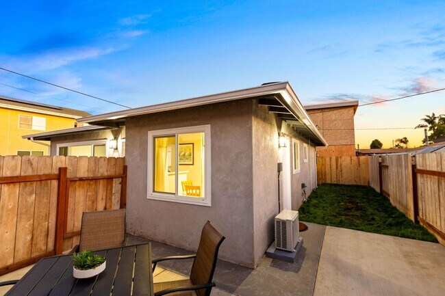 Building Photo - 1135 Florida St