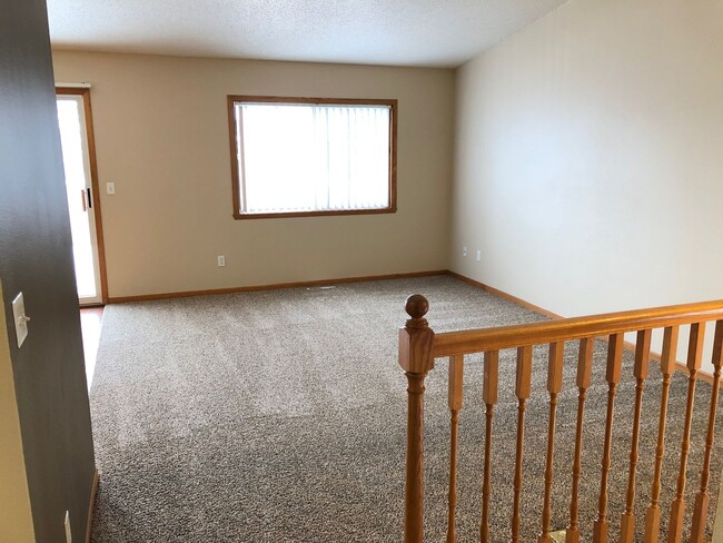 Building Photo - 3 Bed 2 Bath Twin Home