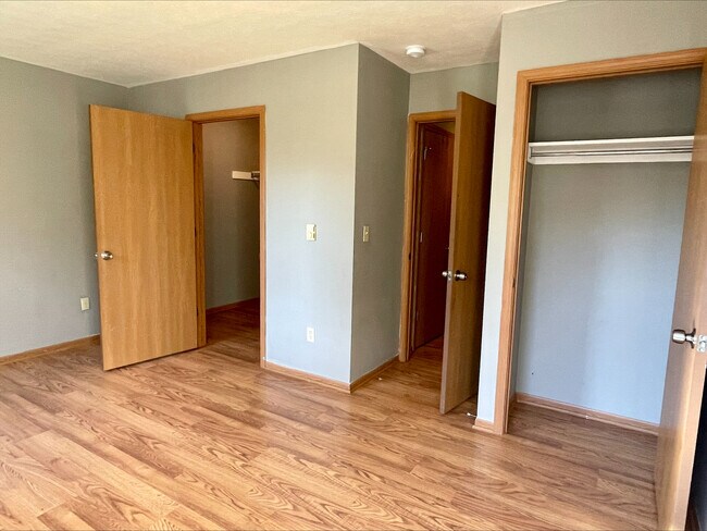 Building Photo - 45 E York St