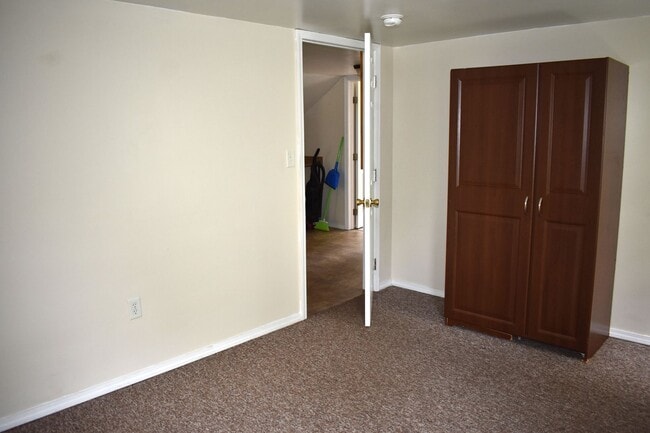 Building Photo - 883 Josephine Ave