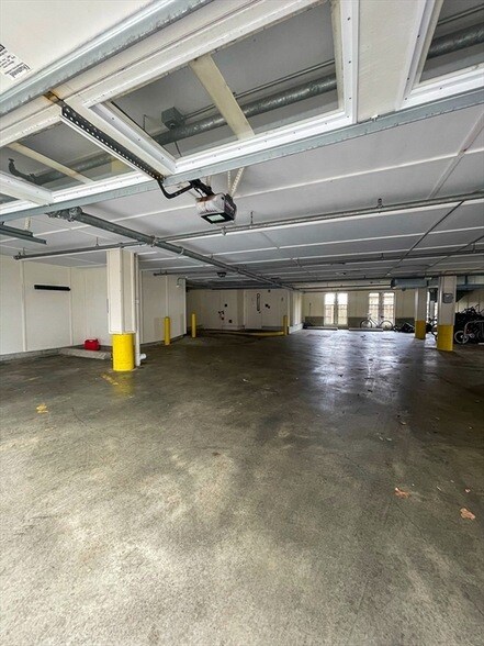 Building Photo - 12 Humphreys Pl