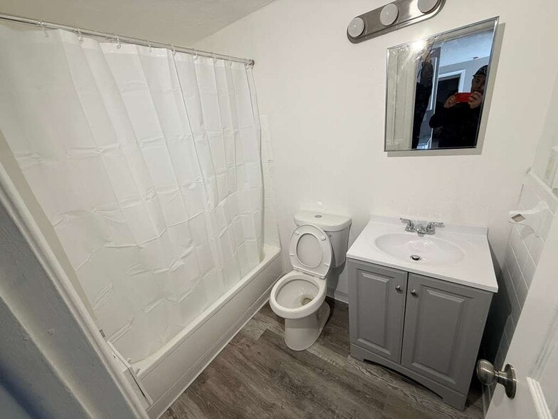 Building Photo - 13420 Euclid Ave