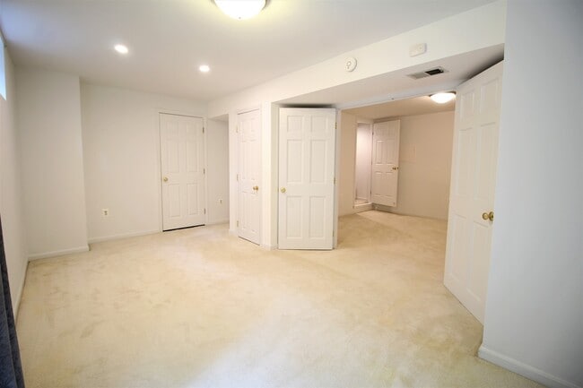 Building Photo - Renovated Single Family Home in the Heart ...
